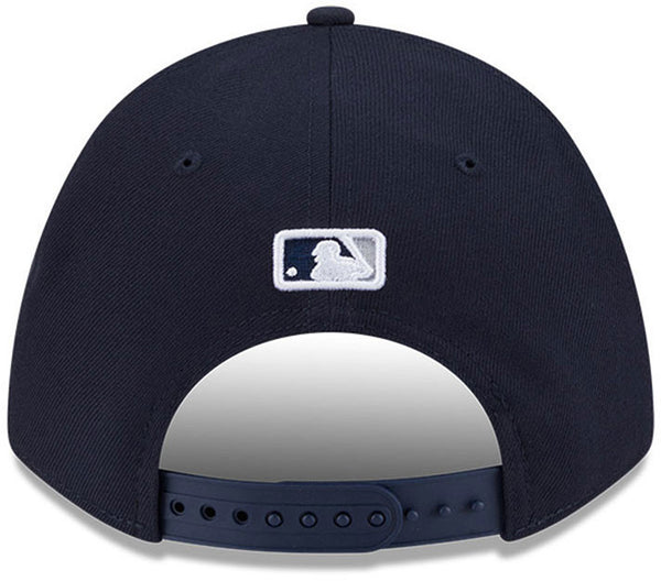 Gorra del equipo Baltimore Ravens NFL 2023 Sideline New Era 9Forty Stretch Snap gris