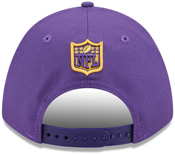 Gorra del equipo Baltimore Ravens NFL 2023 Sideline New Era 9Forty Stretch Snap gris