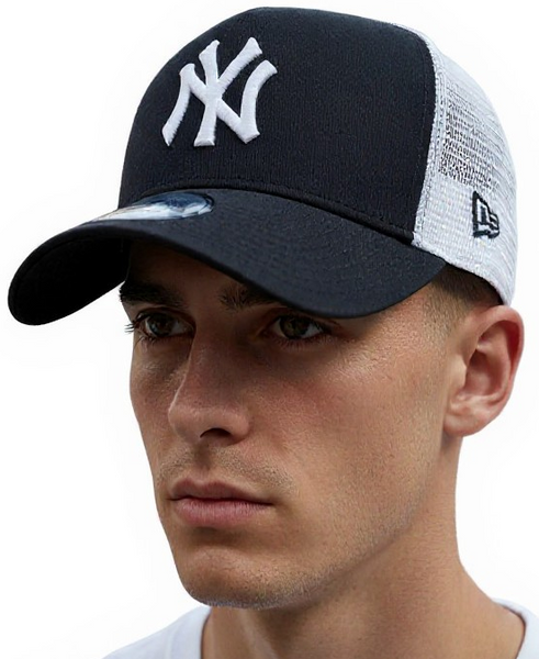 New York Yankees navy trucker cap curved visor