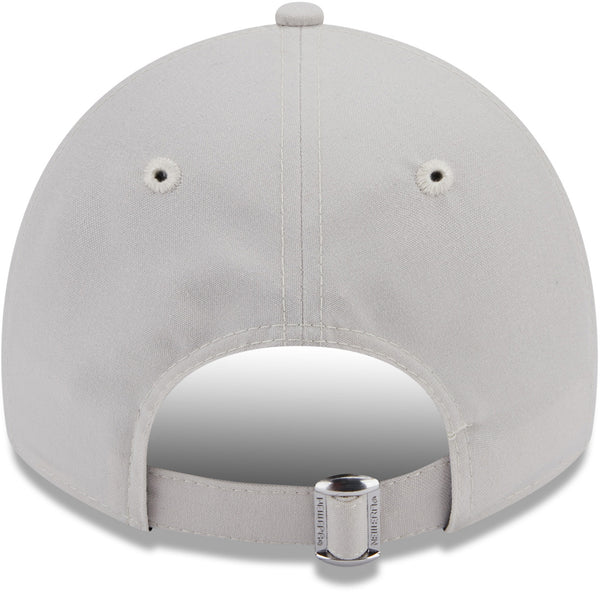 Baseball Cap
Woman wearing New Era 9TWENTY Repreve USA stone baseball cap casual outfit